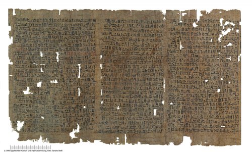 Hieratischer Papyrus mit den Wundererzählungen des Papyrus Westcar (Hieratic papyrus with the story of Papyrus Westcar)